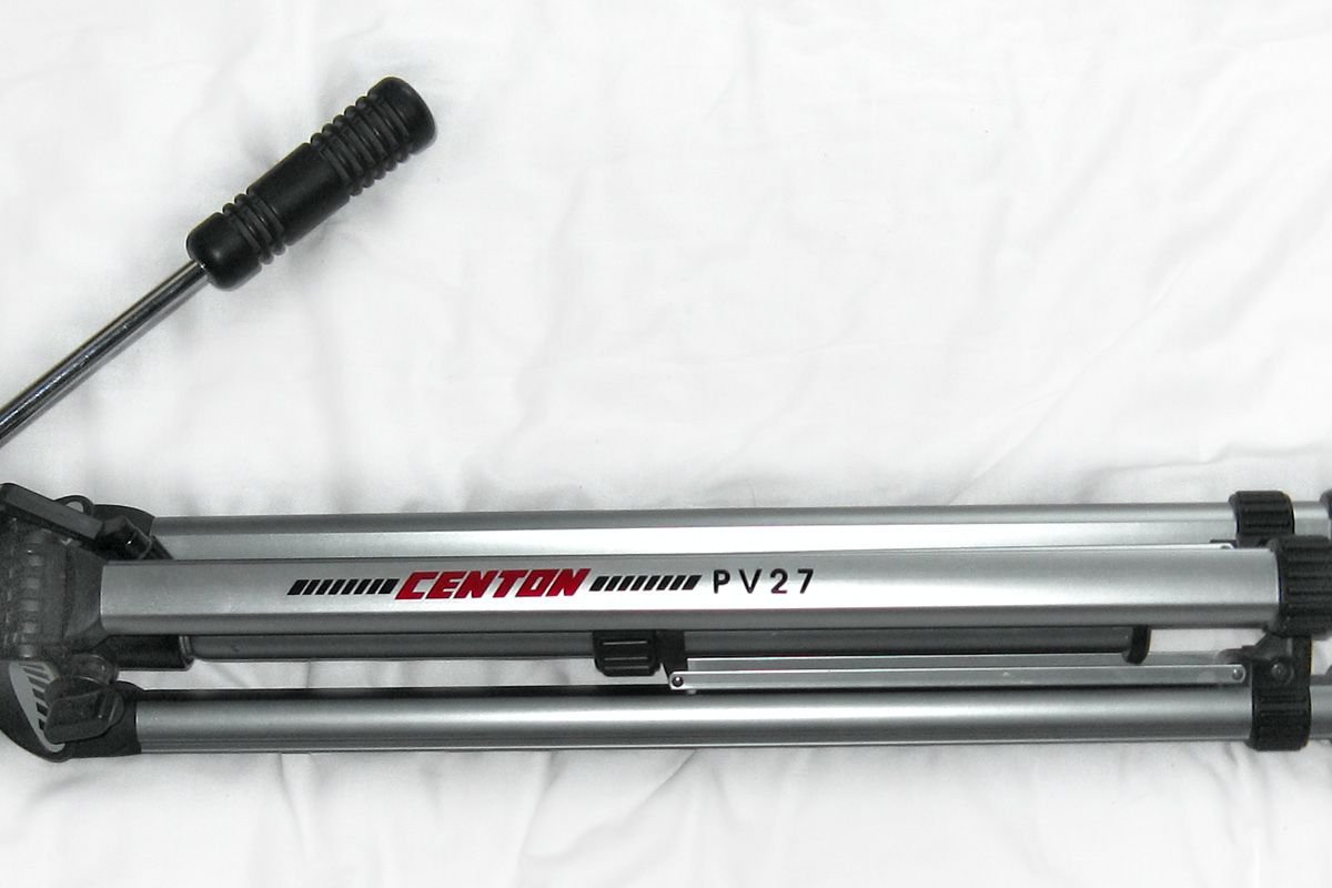 How to Choose a Travel Tripod: Weight, Height, Stability and Heads
